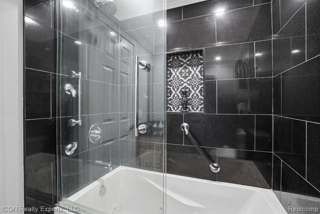 40567 Santoni Drive, Clinton Twp, MI 48038 — Photo 32