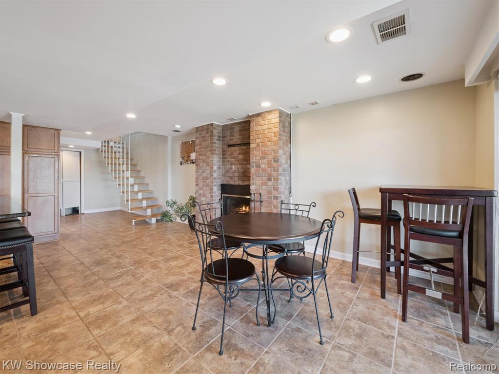 688 Wolverine Drive, Walled Lake, MI 48390 — Photo 30