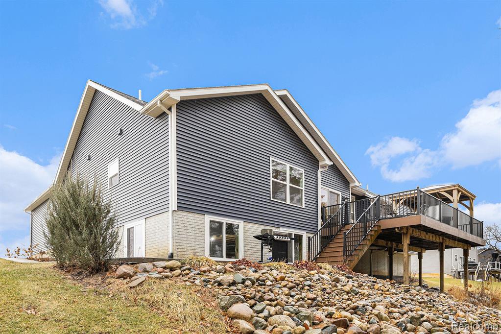 9717 LORETTA Lane, South Lyon, MI 48178 — Photo 19