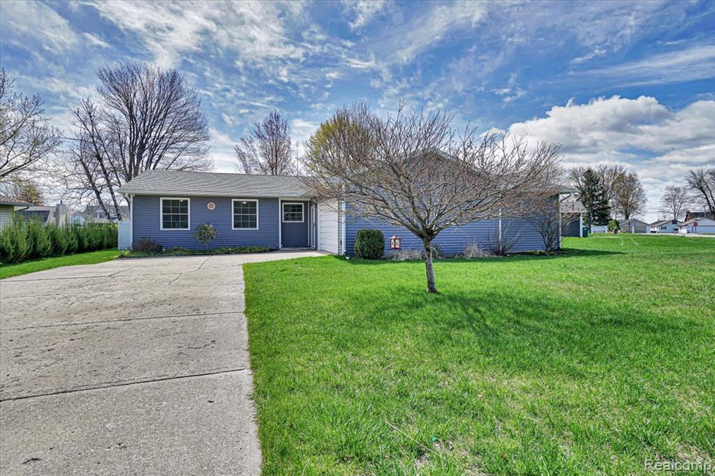 131 Bryan J Drive, Houghton Lake, MI 48629 — Photo 3
