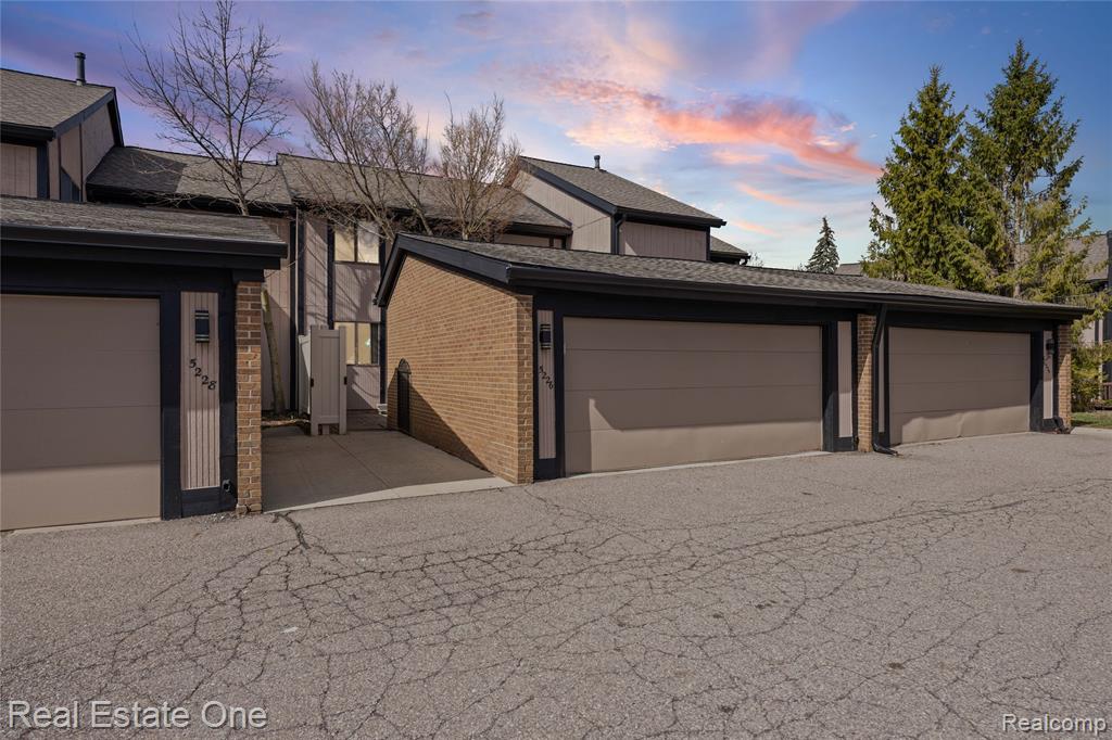 5226 Brett Court, West Bloomfield, MI — front exterior