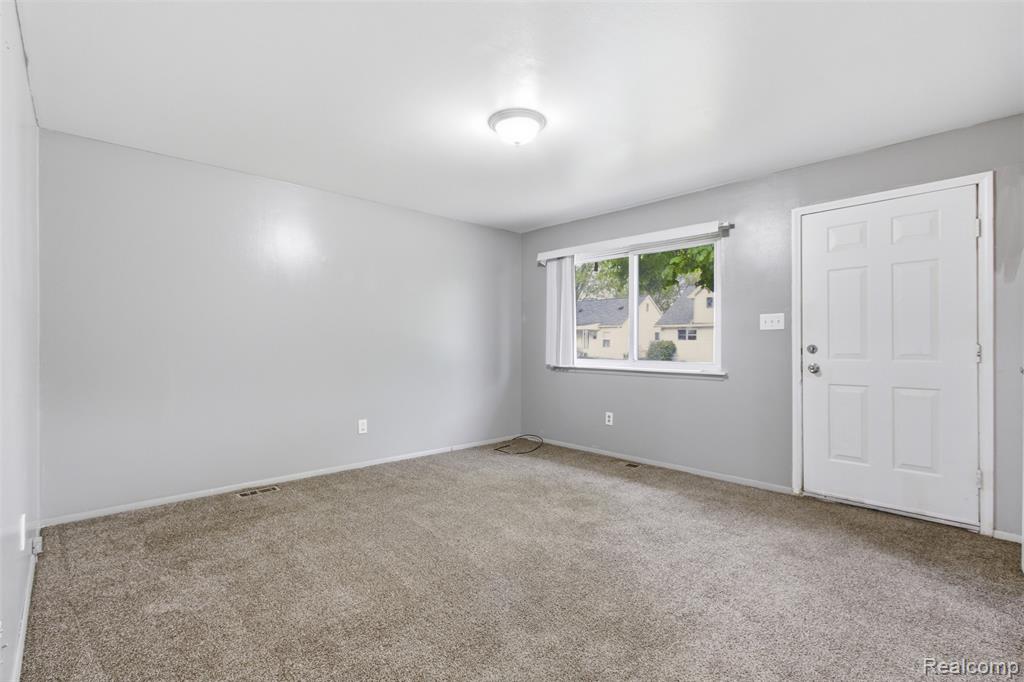 7044 Hudson Avenue, Warren, MI 48091 — Photo 2