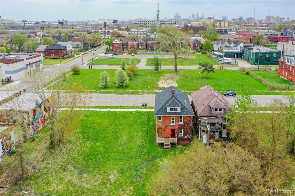 647 E BETHUNE Street, Detroit, MI 48202 — Photo 23