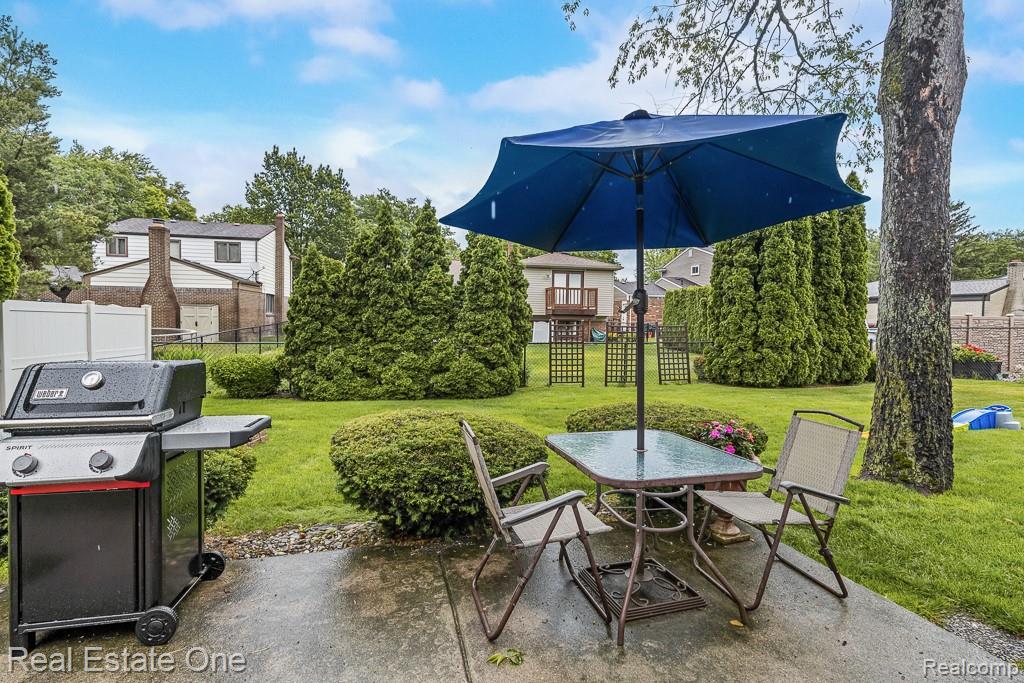 42514 Freeport Drive, Sterling Heights, MI 48313 — Photo 36