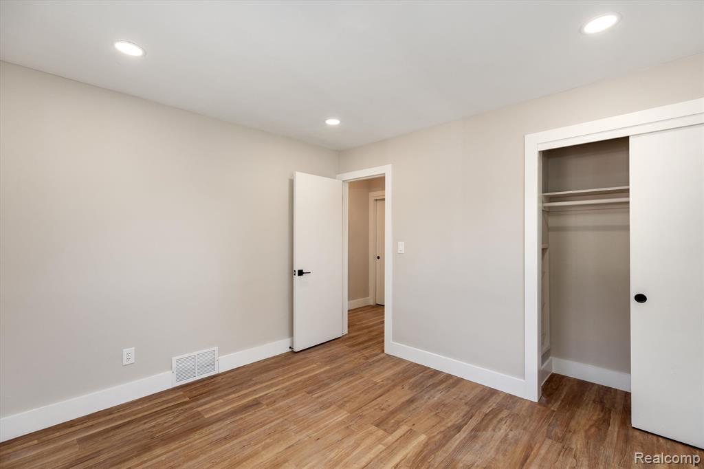8134 LOCHDALE Street, Dearborn Heights, MI 48127 — Photo 15