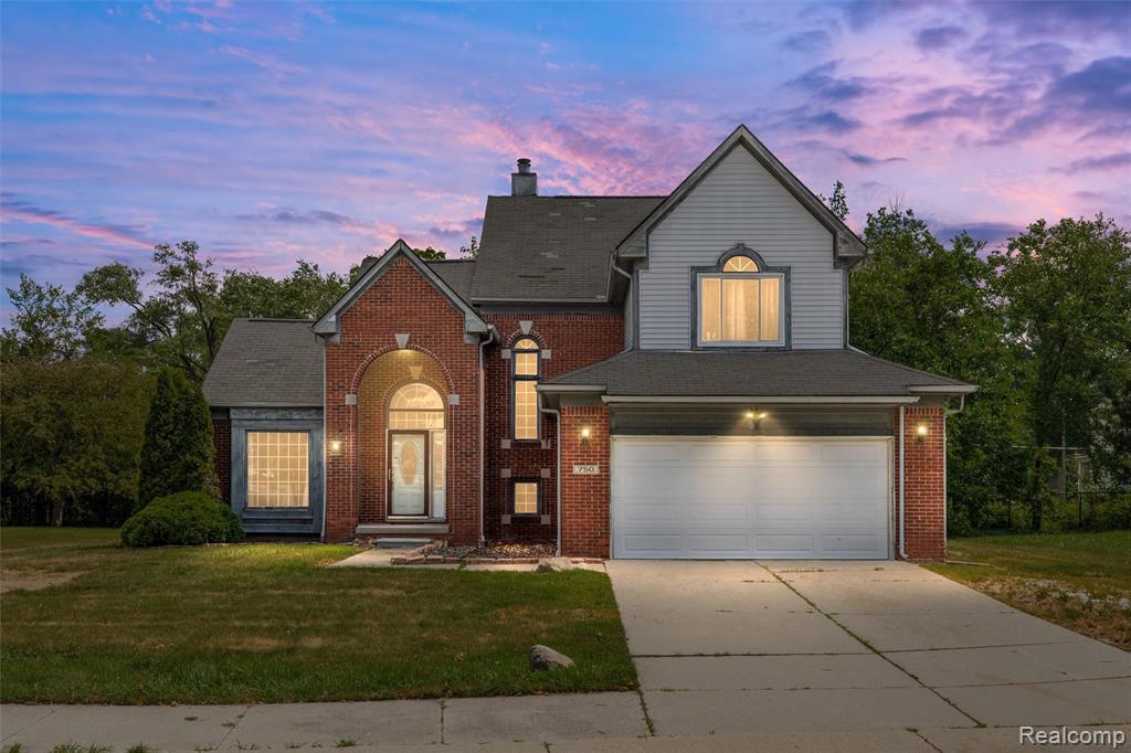 750 Clairpointe Woods Drive, Detroit, MI 48215
