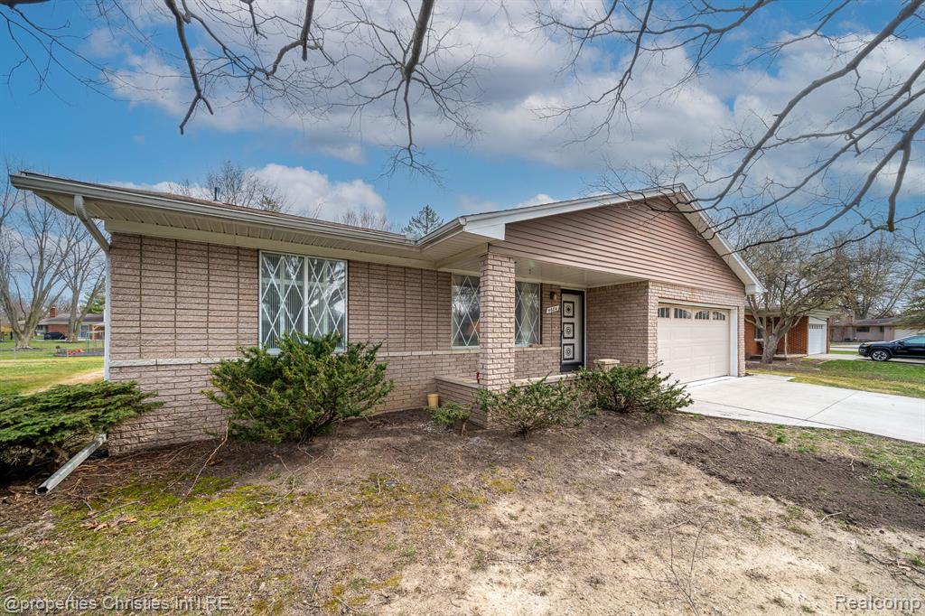 4684 CHAPEL Drive, Troy, MI 48085 — Photo 66