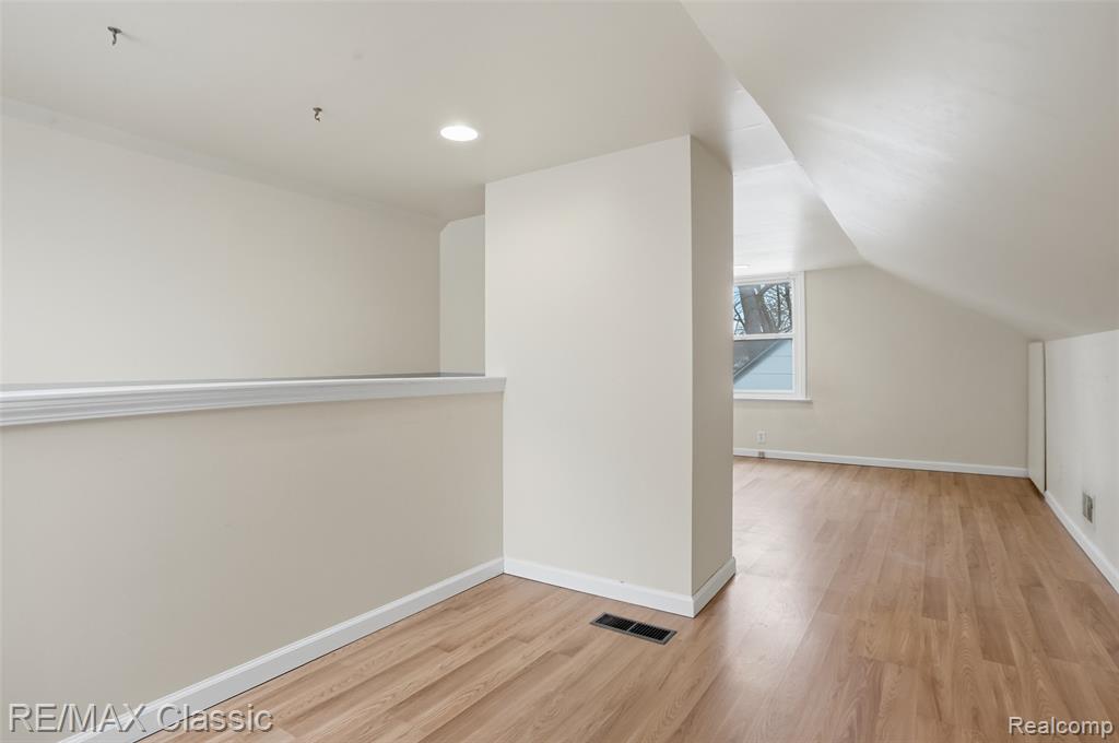 27359 Brettonwoods Street, Madison Heights, MI 48071 — Photo 18