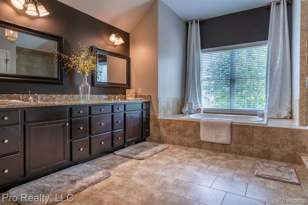 17779 BRIAR RIDGE Lane, Northville, MI 48168 — Photo 28