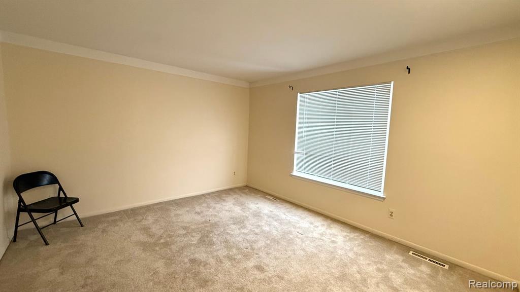 470 FOX HILLS Drive N, Bloomfield Hills, MI 48304 — Photo 10