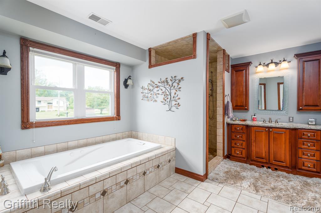 1158 Camelot Drive, Pinckney, MI 48169 — Photo 35