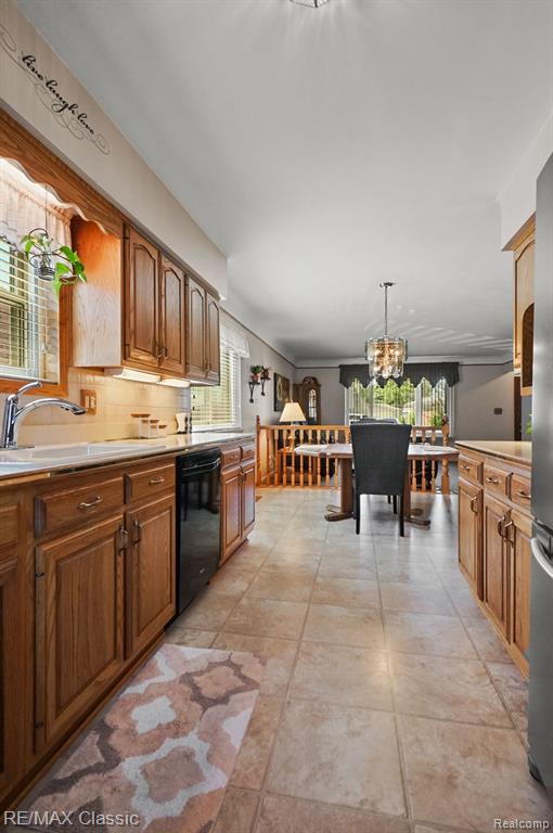 6900 CRESTWOOD Street, Dearborn Heights, MI 48127 — Photo 16