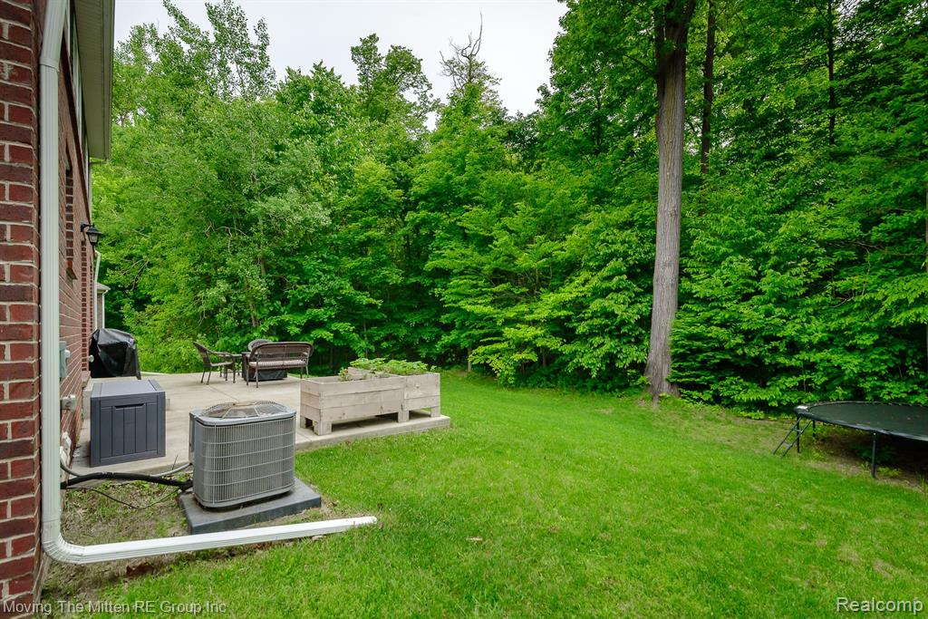 42880 Frederick Court, Belleville, MI 48111 — Photo 47