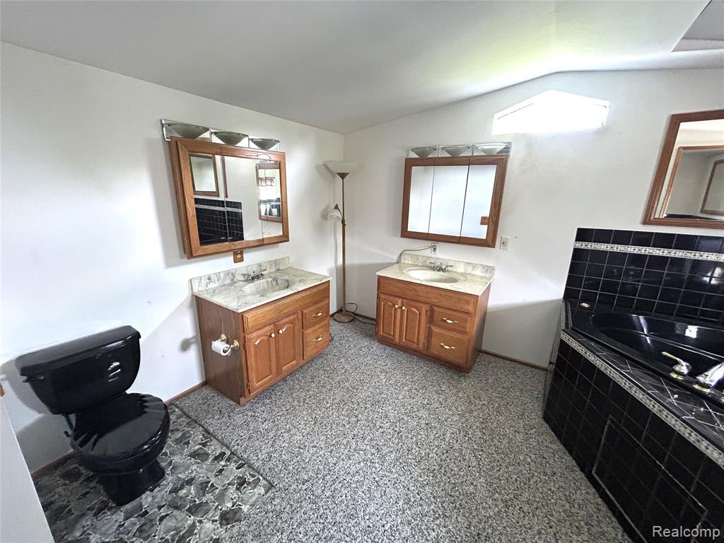 48582 Lakeview Circle, Shelby Twp, MI 48317 — Photo 13