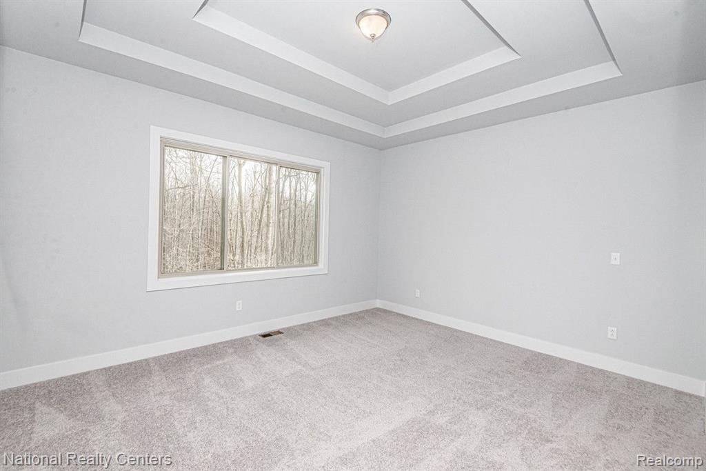 8384 Meadow Creek Drive, Goodrich Vlg, MI — Photo 13