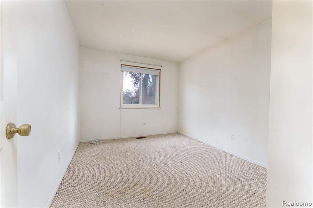 985 TIERNEY, Highland, MI 48356 — Photo 13