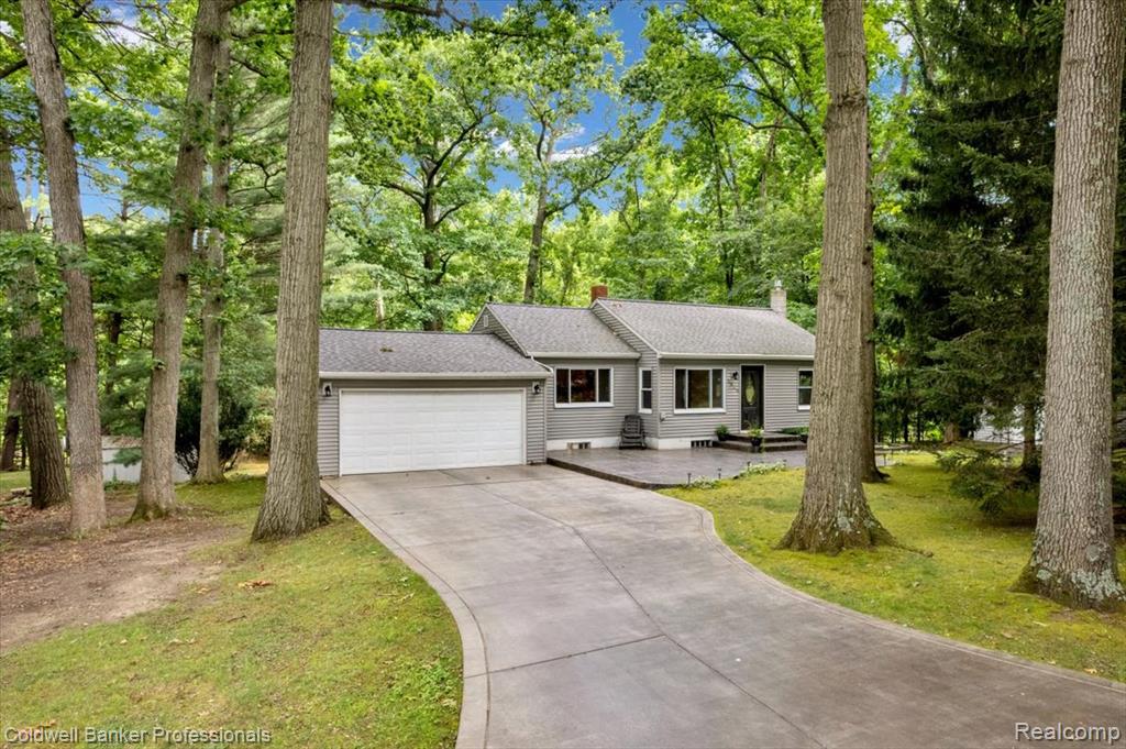 2064 Miles Road, Lapeer, MI 48446 — front exterior