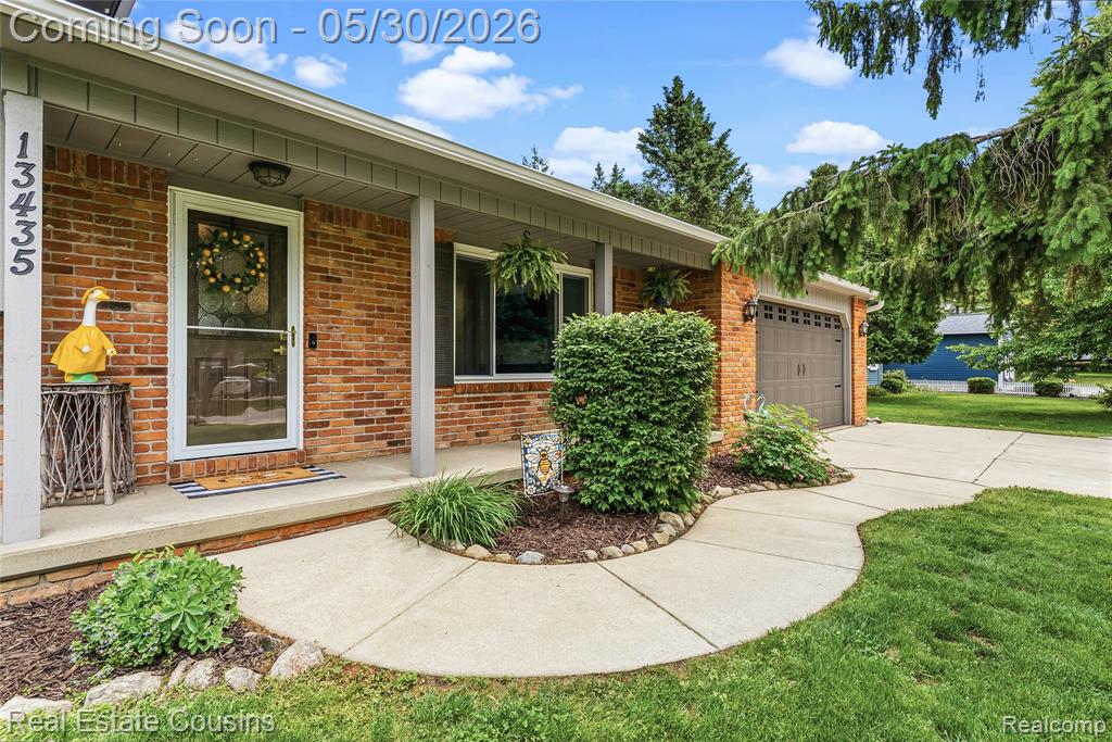 13435 Lakebrook Drive, Fenton, MI 48430 — Photo 2