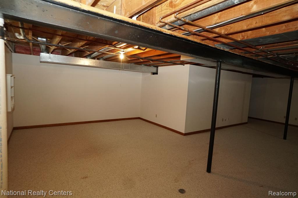 441 SANDALWOOD Drive, Rochester Hills, MI 48307 — Photo 33