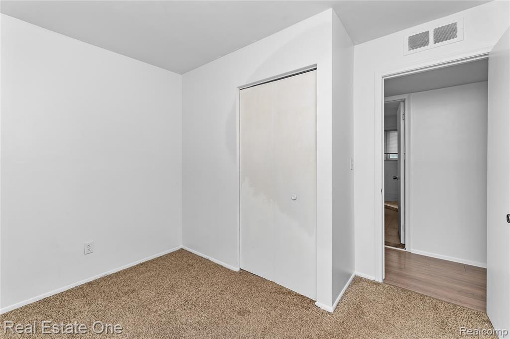 4718 Roosevelt Boulevard, Dearborn Heights, MI 48125 — Photo 12