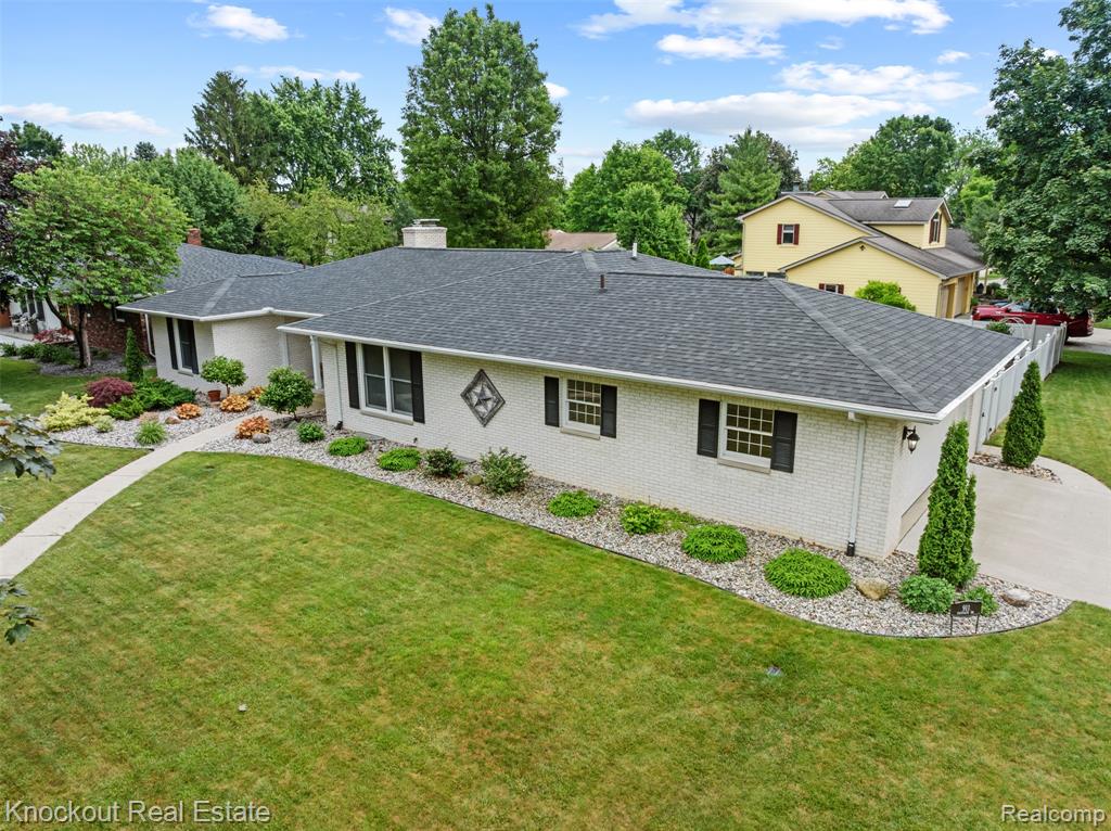 911 Eastgate Drive, Frankenmuth, MI 48734 — Photo 2