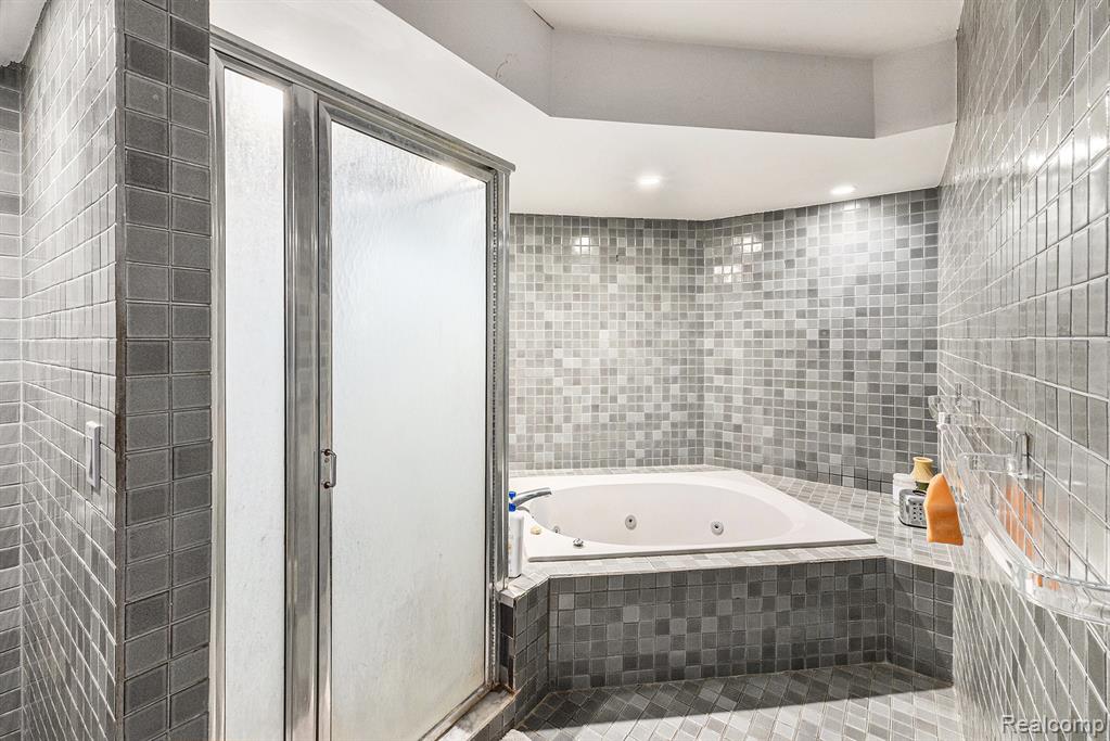 5130 Whitlow Court, Commerce Twp, MI 48382 — Photo 17