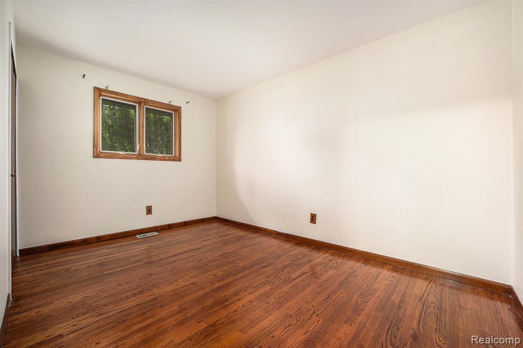 8231 Doncaster Drive, Sterling Heights, MI 48312 — Photo 22