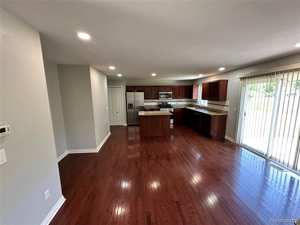 43570 Cherrywood Lane, Canton, MI 48188 — Photo 6