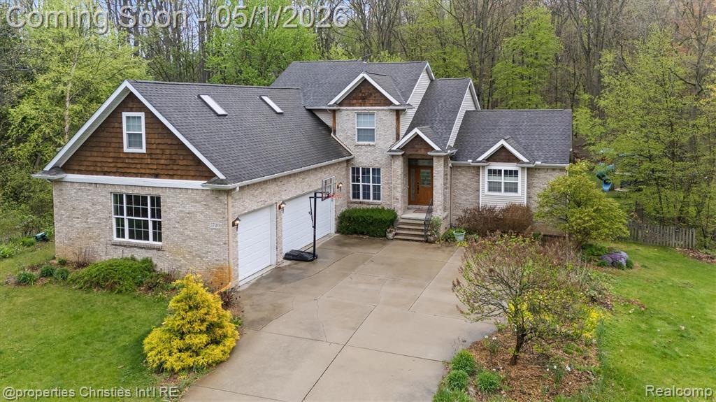 5720 Deerwood, Commerce Twp, MI 48382 — front exterior