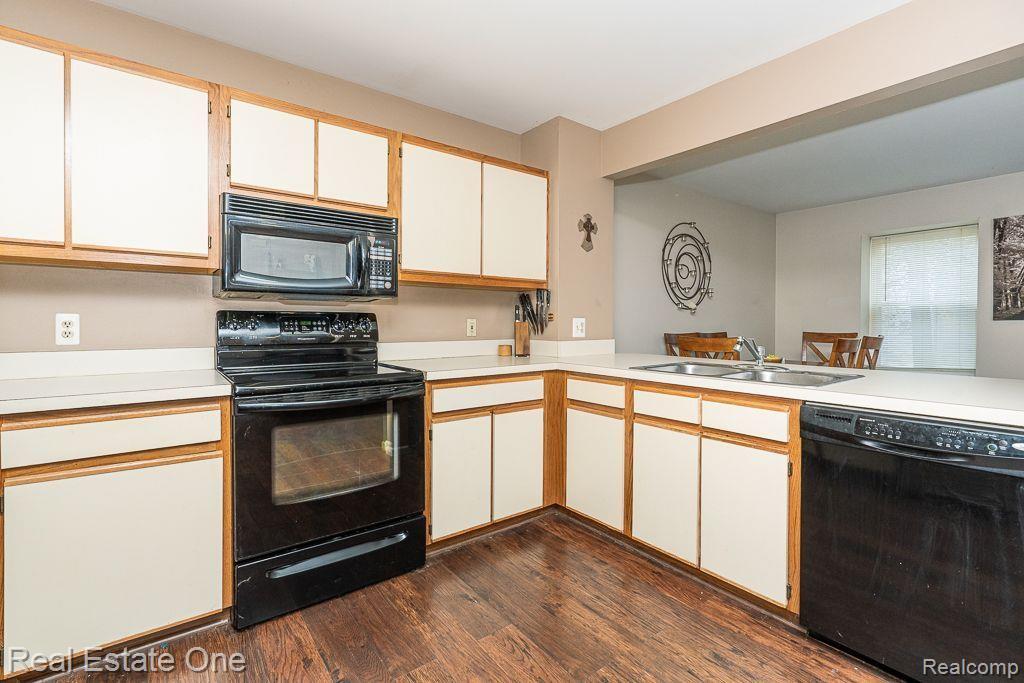6472 LOCHAVEN Lane, Waterford, MI 48327 — Photo 9