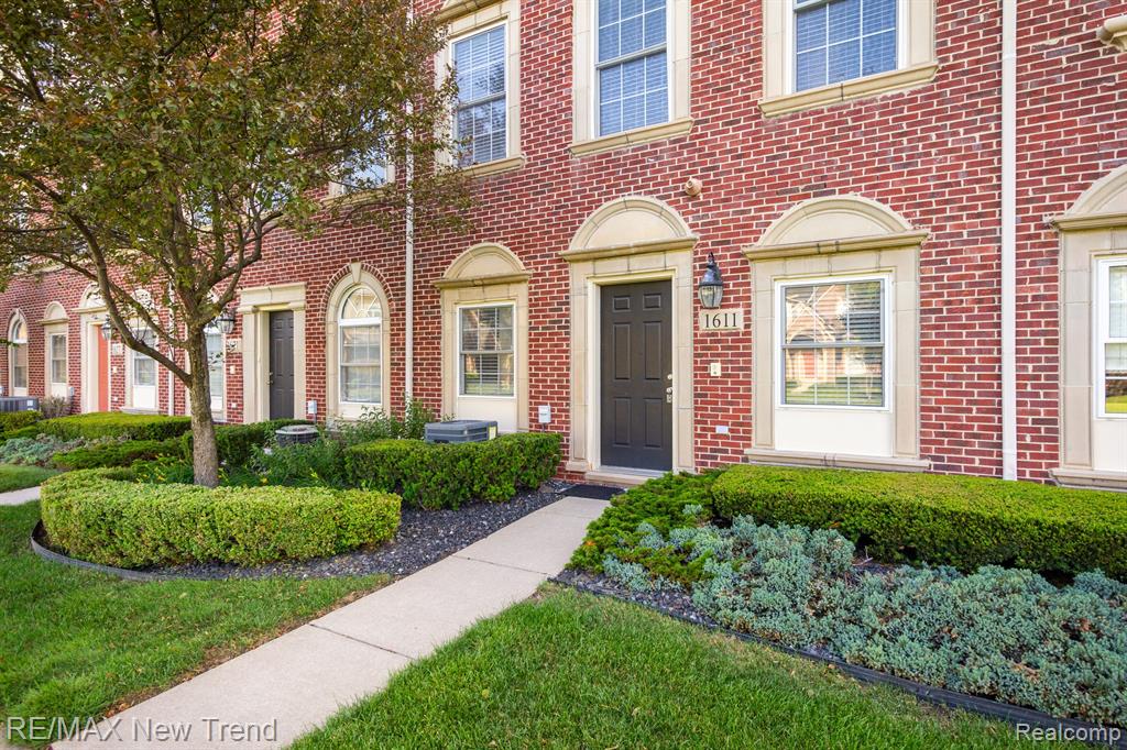 1611 E LAKEVIEW Lane, Canton, MI 48187 — Photo 3