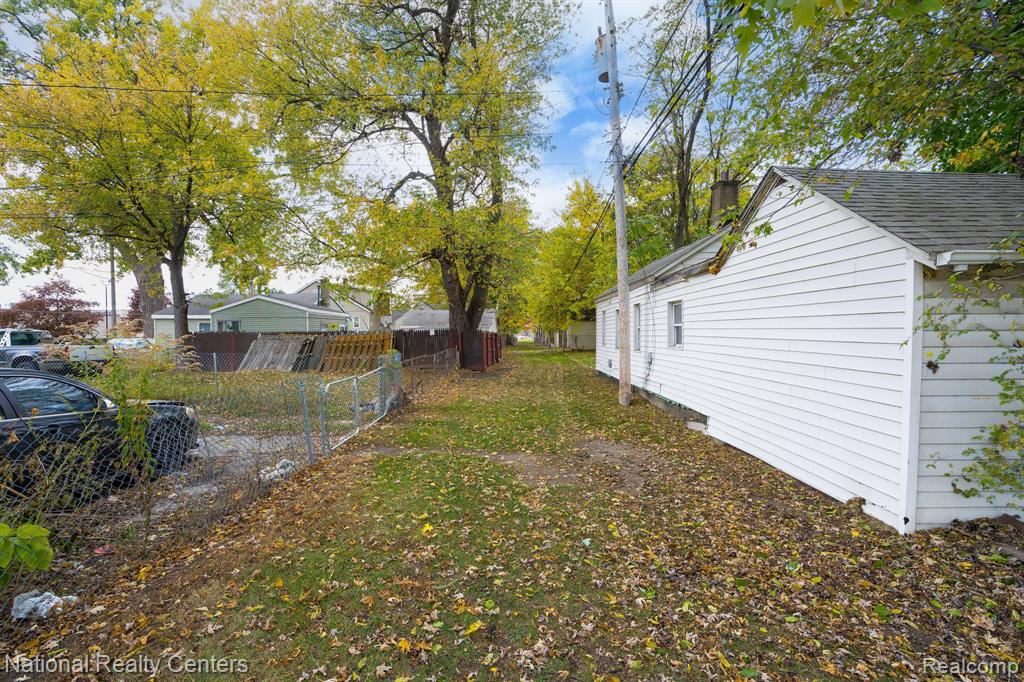 8104 Jackson Avenue, Warren, MI 48089 — Photo 4