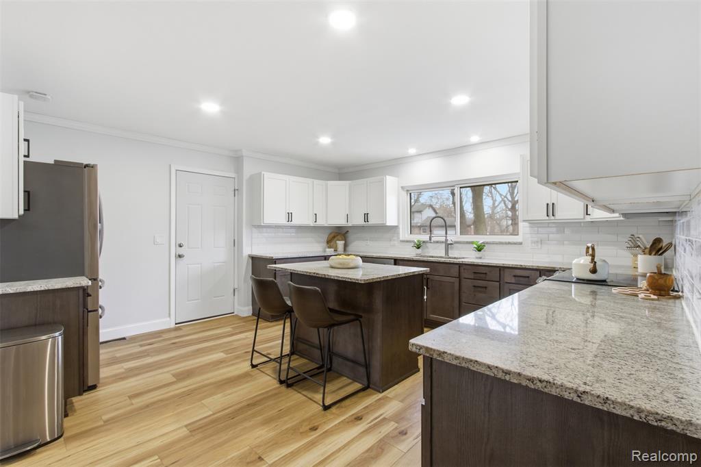 6780 Post Oak Drive, West Bloomfield, MI — Photo 12