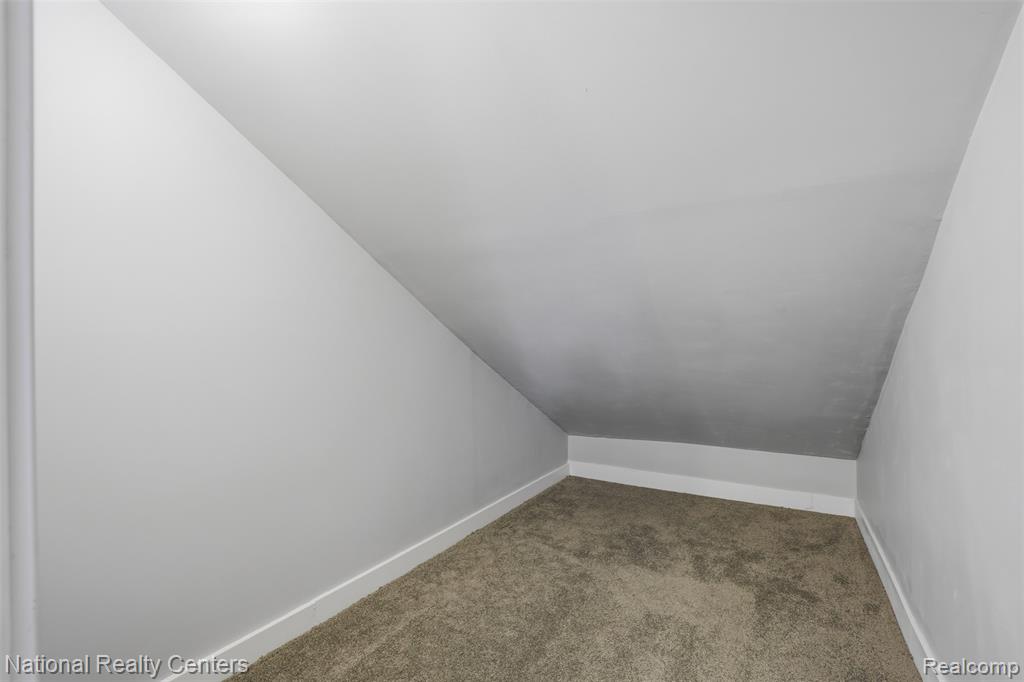 3889 Lakewood Drive, Waterford, MI 48329 — Photo 55