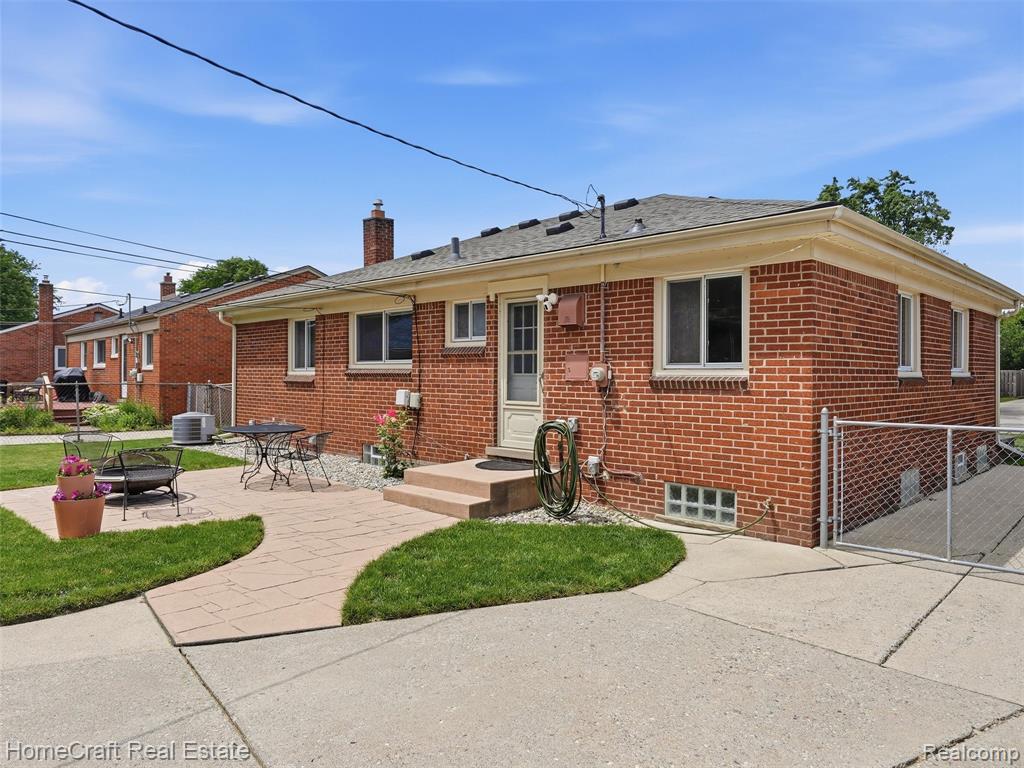 9338 FLORIDA Street, Livonia, MI 48150 — Photo 29