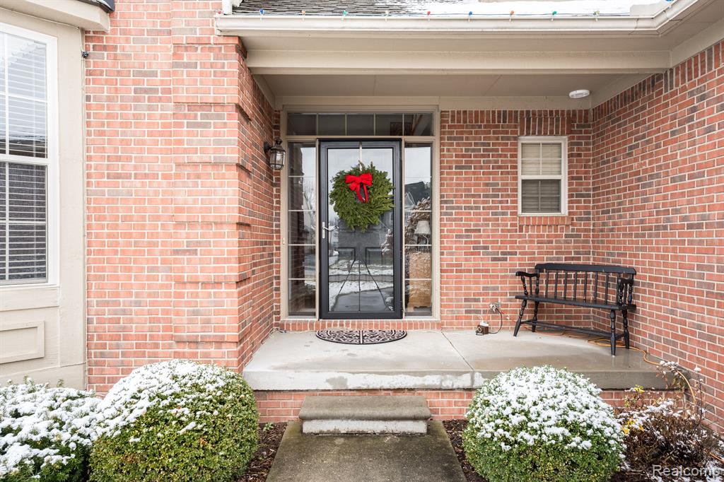 5933 WOODFIELD Parkway, Grand Blanc, MI 48439 — Photo 2
