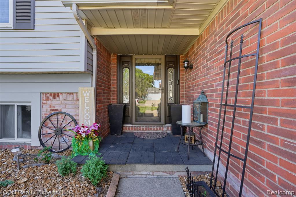 40567 Santoni Drive, Clinton Twp, MI 48038 — Photo 8