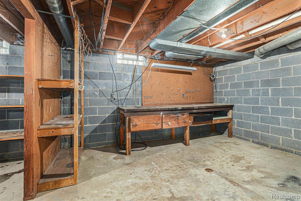 5559 Pleasant Drive, Waterford, MI 48329 — Photo 18