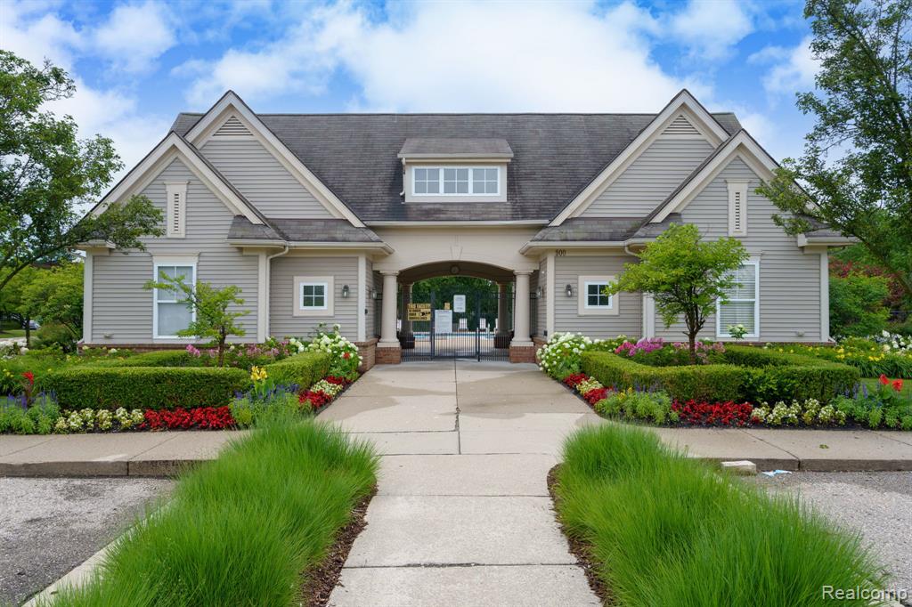 5200 ADDINGTON Drive, 49, Commerce Twp, MI 48390 — Photo 36