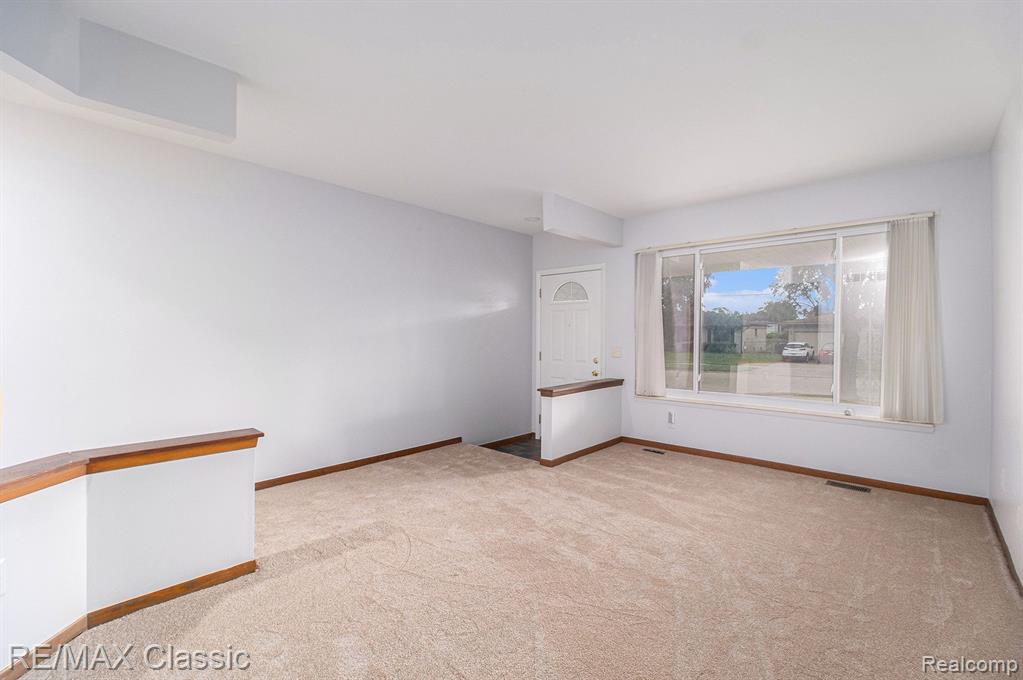 4909 DICKSON Drive, Sterling Heights, MI 48310 — Photo 2