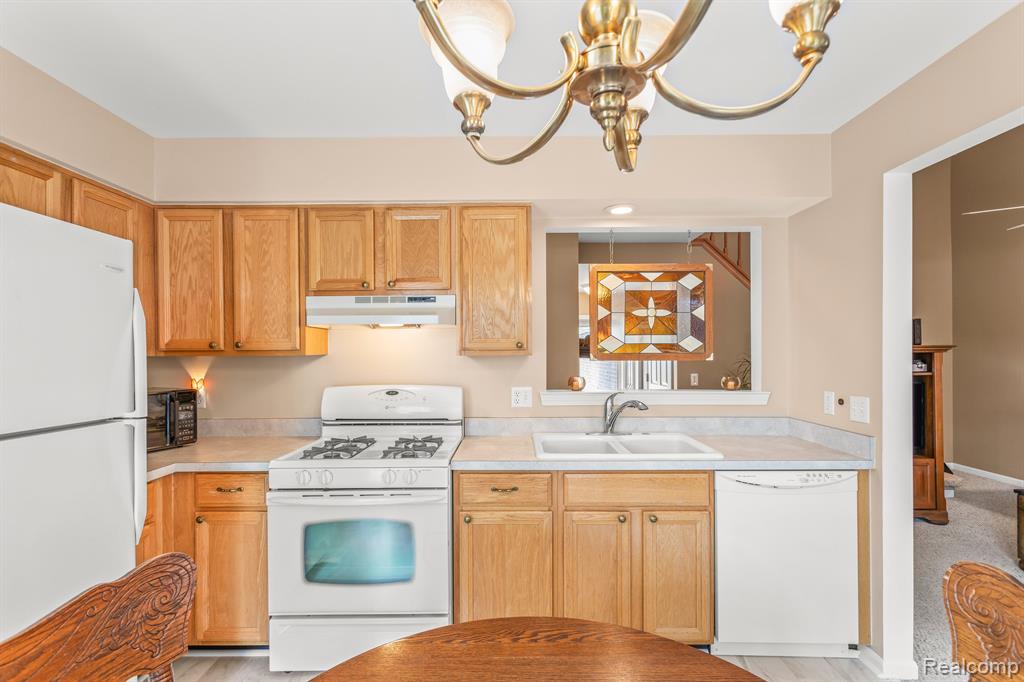 1661 BENNINGTON, Canton, MI 48188 — Photo 5
