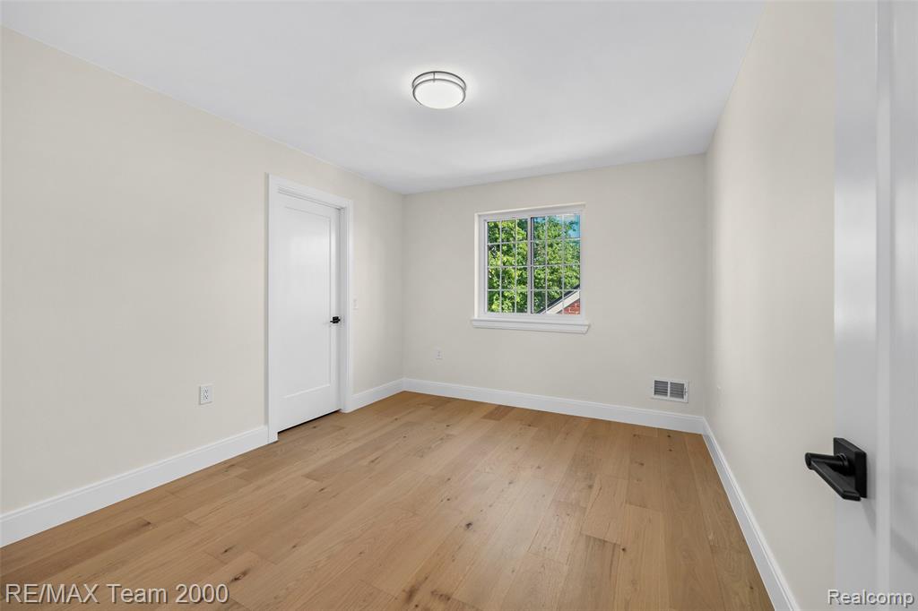 933 N Highland Street, Dearborn, MI 48128 — Photo 40