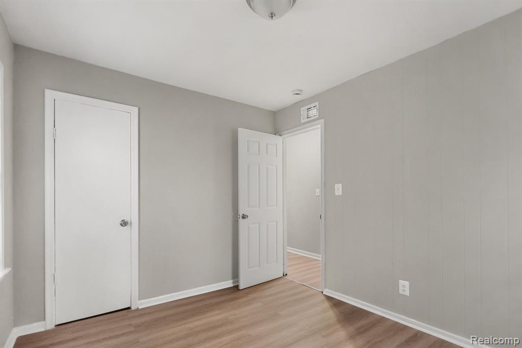 8499 MEADOW Avenue, Warren, MI 48089 — Photo 20