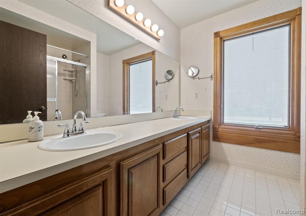 6435 DENTON Drive, Troy, MI 48098 — Photo 19