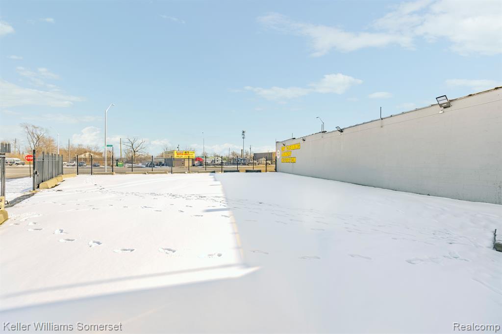 10333 GRATIOT Avenue, Detroit, MI 48213 — Photo 3