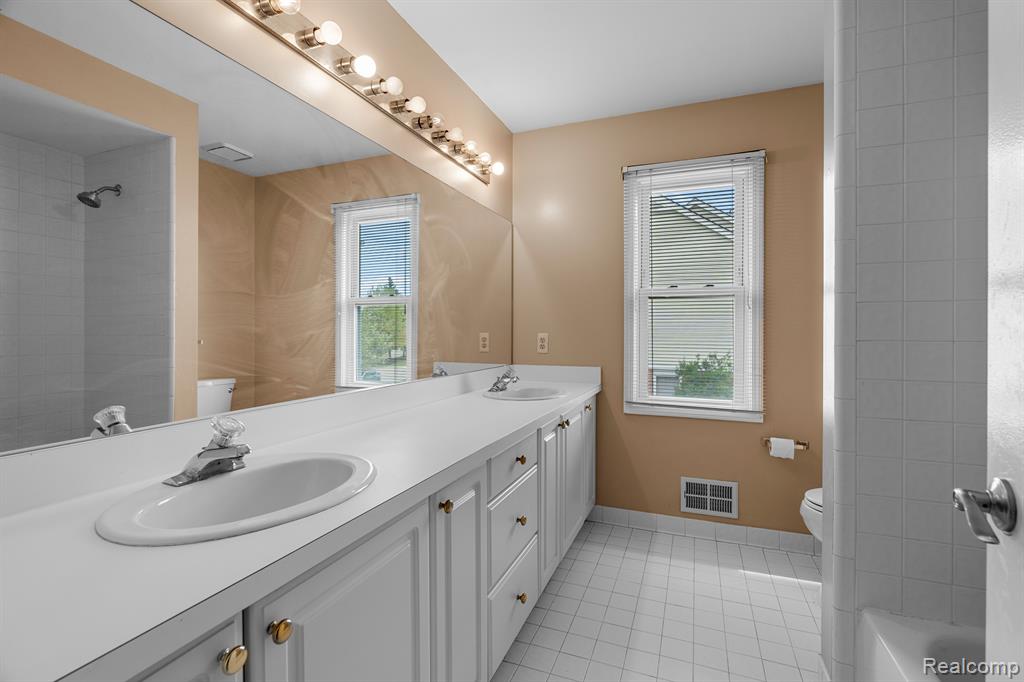 45419 GLENGARRY Boulevard, Canton, MI 48188 — Photo 30