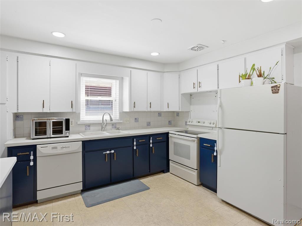 21213 Centennial Street, Saint Clair Shores, MI 48081 — Photo 9