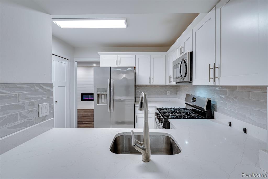 6265 Potomac Circle, West Bloomfield, MI — Photo 12