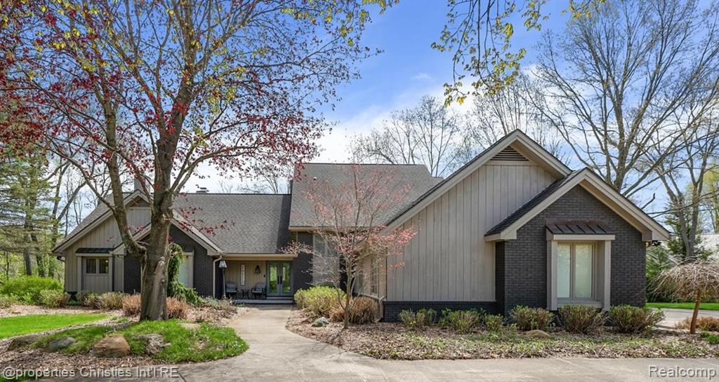 1071 Woodbridge Lane, Rochester, MI 48306 — front exterior