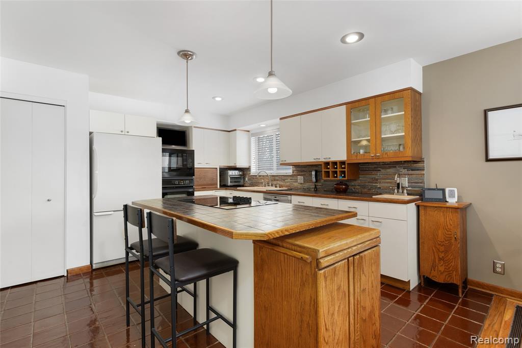 9801 Gibbs Road, Clarkston, MI 48348 — Photo 9